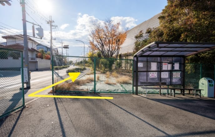 シャトルバス降り場から病院までの経路