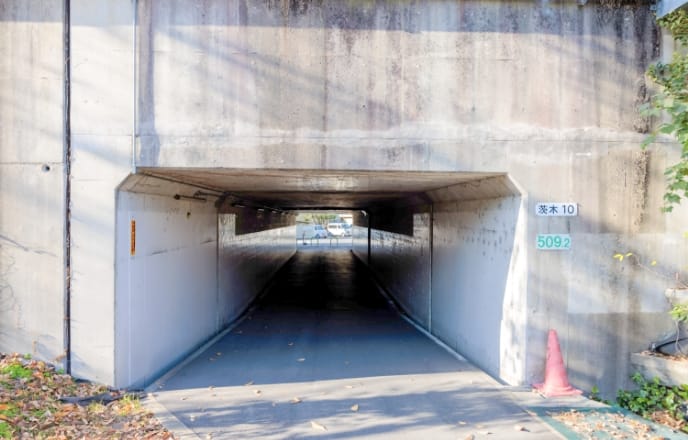 シャトルバス降り場から病院までの経路