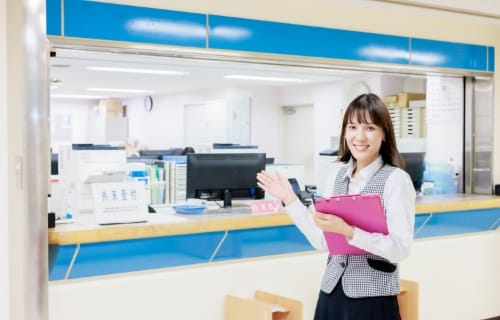 診療費のご精算の様子